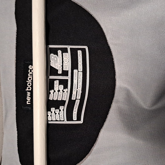 New Balance Running Jacket Medium - Picture 2 of 4